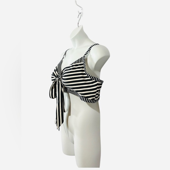 Penningtons, Plus Size Striped Bikini Top, 3X, Black, White 🌴 - Picture 5 of 11